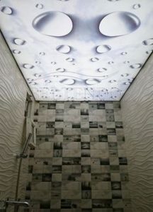 Полупрозрачный натяжной потолок с фотопечатью и запотолочной подсветкой.