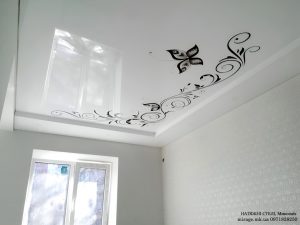 Двухуровневый белый натяжной потолок с фотопечатью векторного рисунка