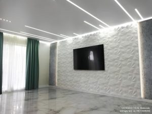Матовый белый натяжной потолок со световыми линиями