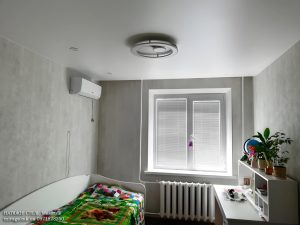 Белый сатиновый натяжной потолок в детской