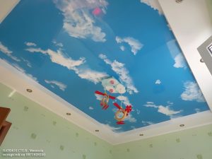 Натяжной потолок "Небо с облаками" в детской